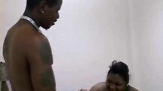 Delivery man banging horny black pregnant pussy